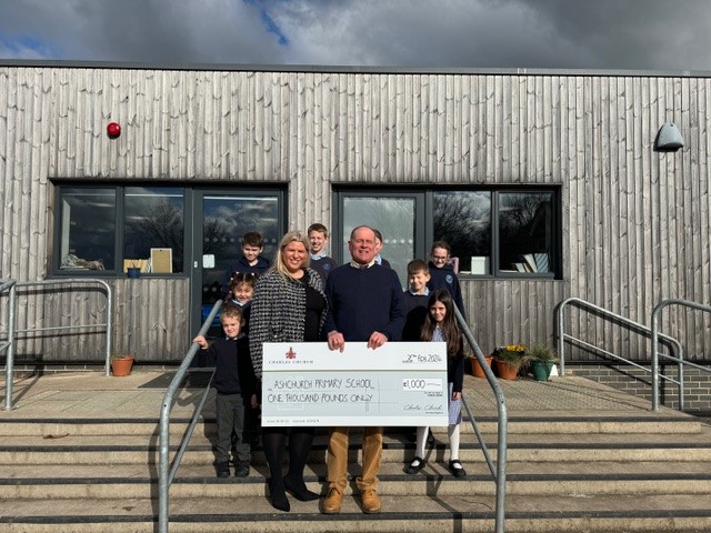 South Midlands team gives £1,000 cash boost to Ashchurch Primary School