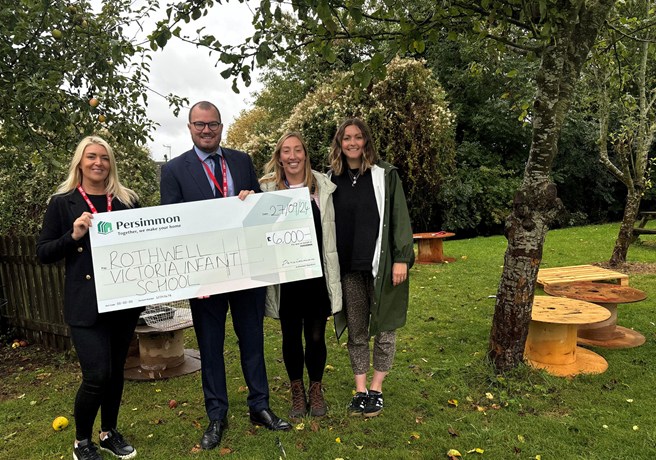Victoria Rothwell Midlands team gives £6,000 cash boost to Rothwell Victoria Primary School