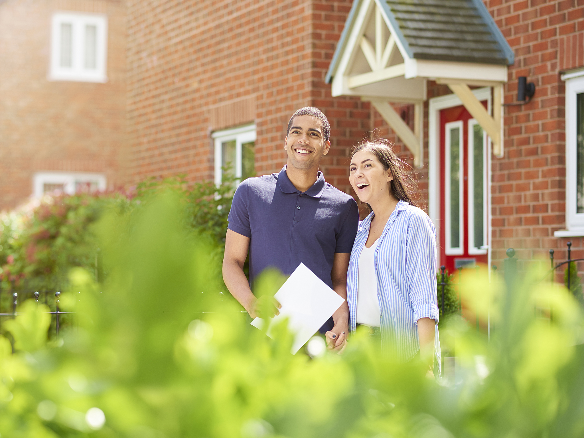 Couple Househunting Web