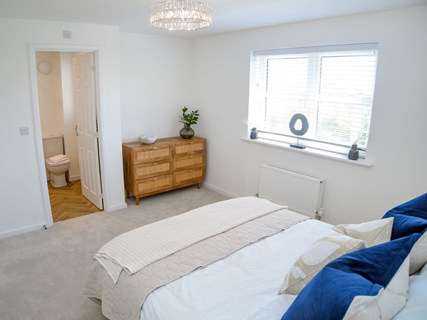 Double bedroom with en suite in the Greenwood at Trehenlis Gardens.